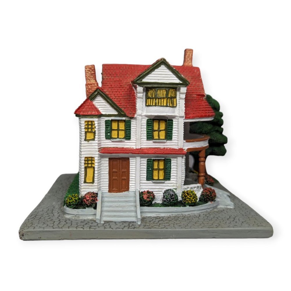 Vintage 1995 Santa's Best New England Christmas House